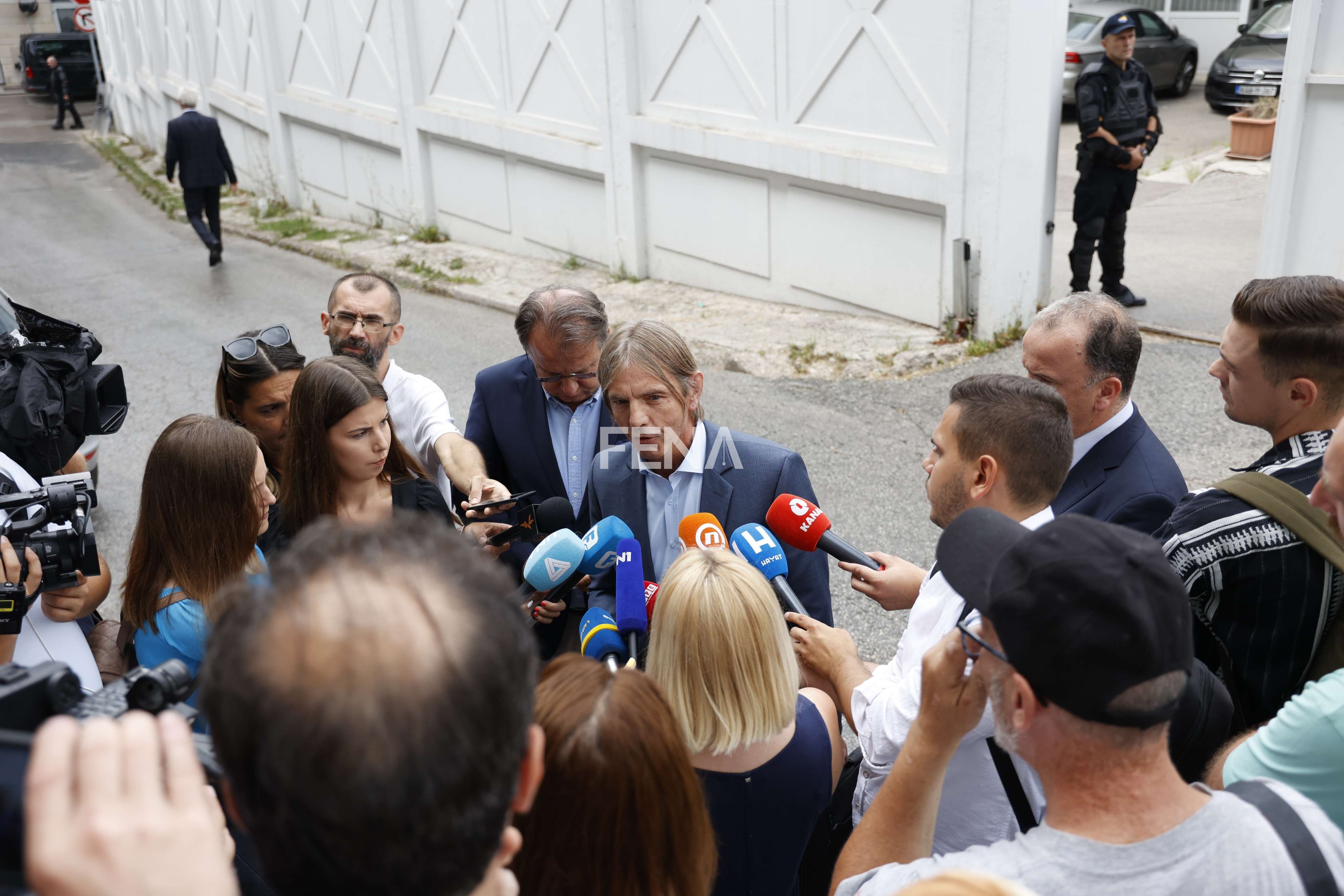 Sastanku u OHR-u nisu prisustvovali lideri SDA i HDZ-a BIH, Bakir Izetbegović i Dragan Čović